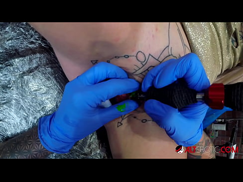 ❤️ Ekstreme tatuita varmulo Sully Savage ricevis tatuon sur sia klitoro ❤❌ Anala porno ĉe eo.assay-define-smartlink.ru ☑